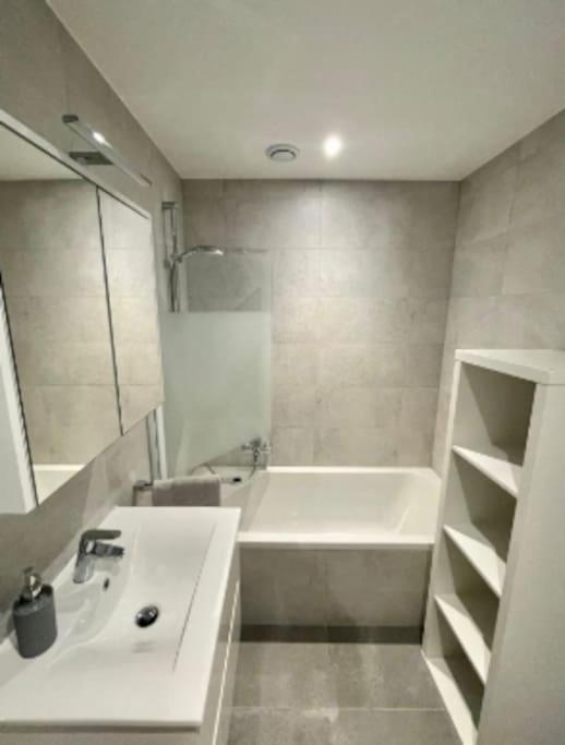 Apartment 3 Bedrooms W Terrace&parking